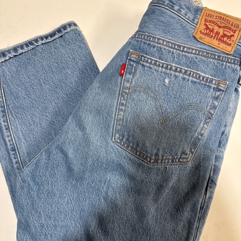 Levi’s cropped jeans